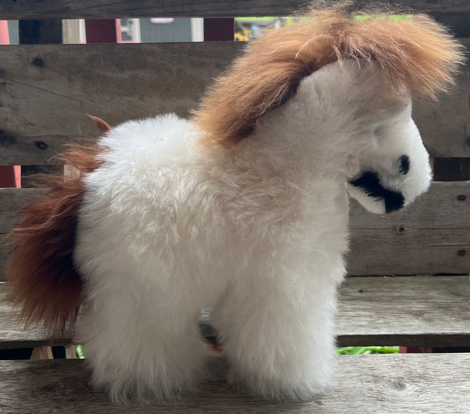 Horse, Size: White