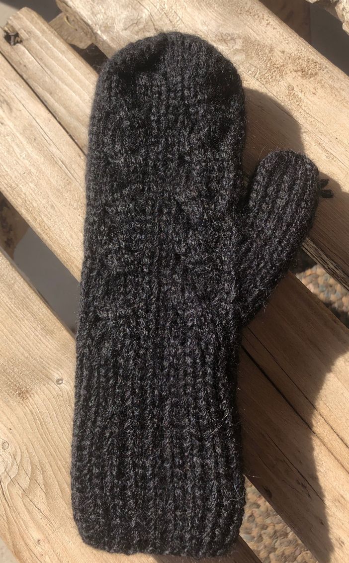 Trenza  Mitten, Color: Black