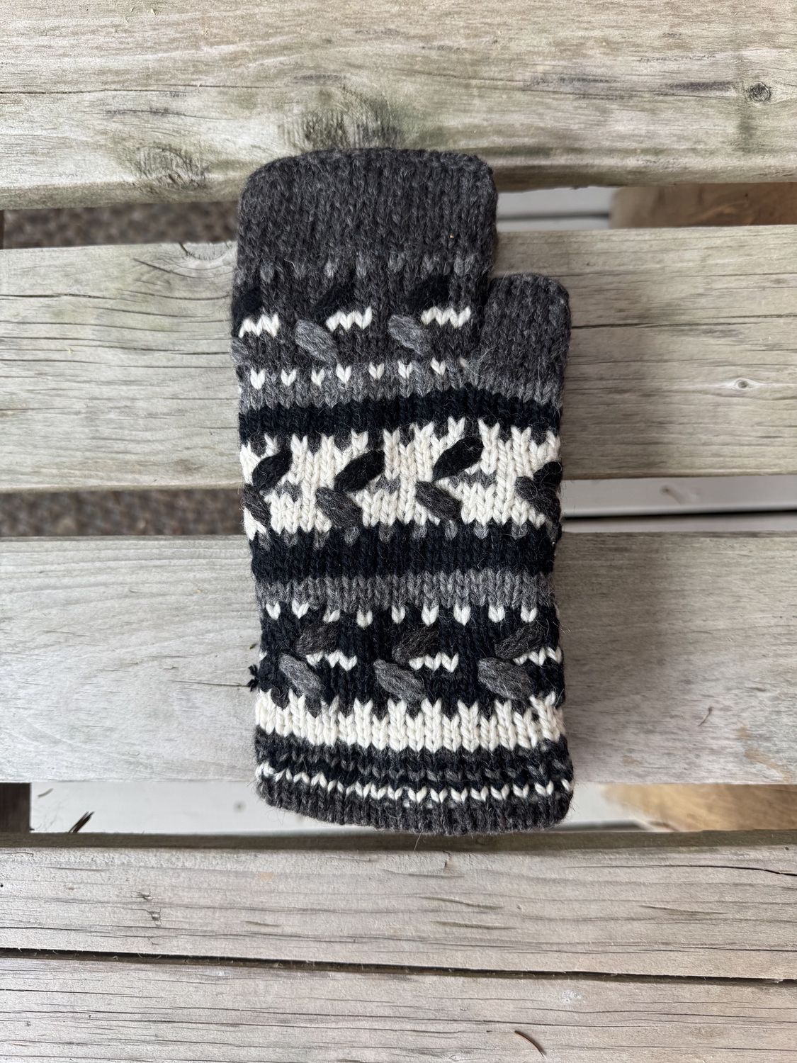 Artesania Colorful Gauntlet, Color: Black Multi