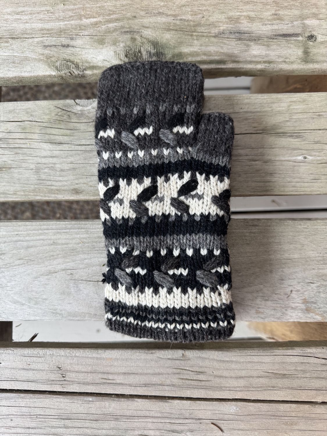 Artesania Colorful Gauntlet, Color: Black Multi