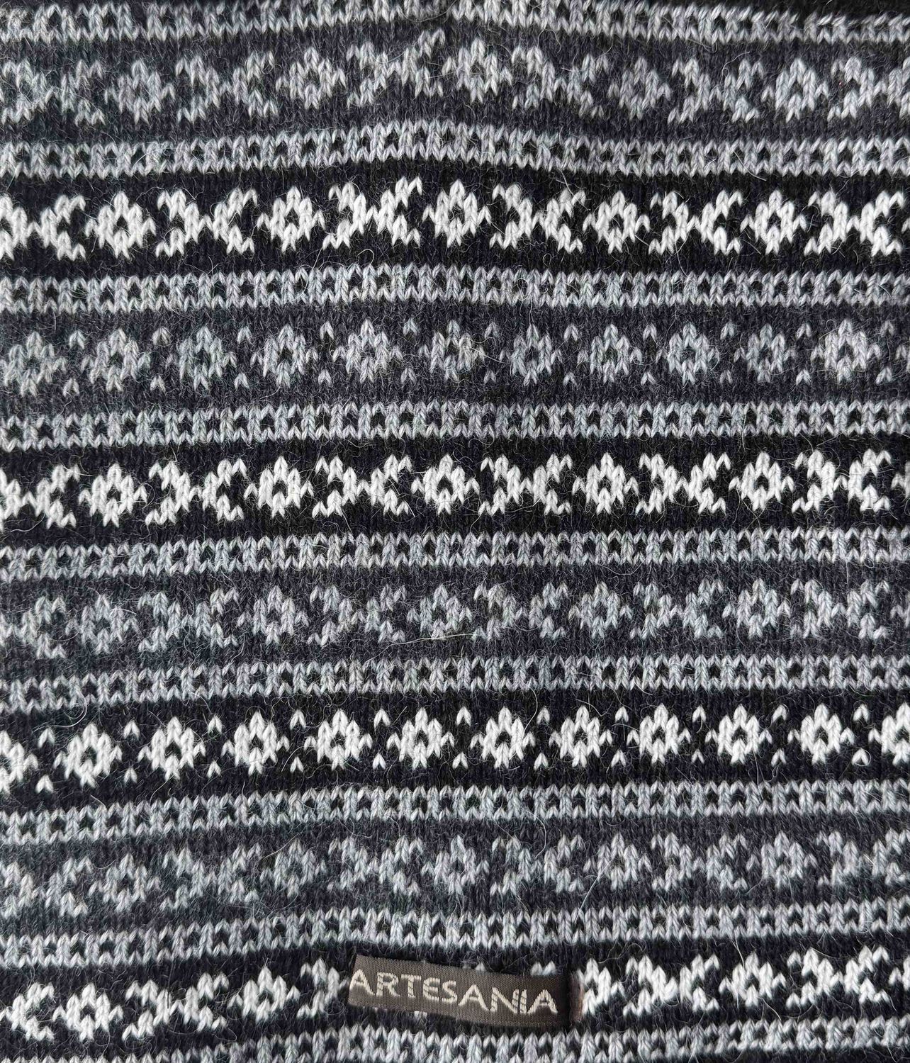 Artesania Neck Gator, Color: Black/Ivory