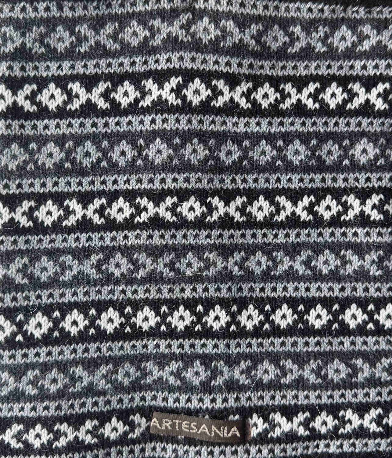 Artesania Neck Gator, Color: Black/Ivory