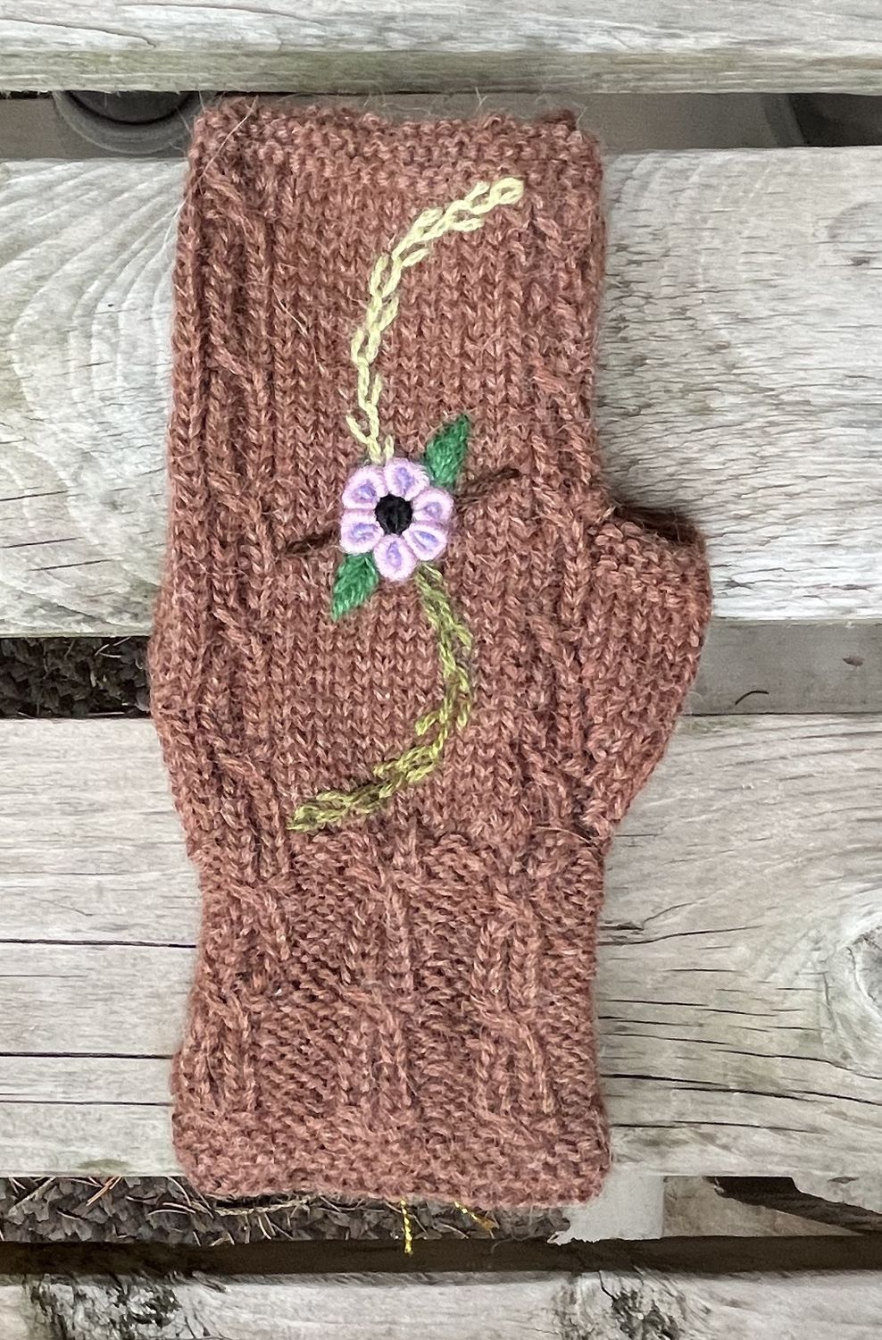 Embroidered Gauntlets, Color: Amber