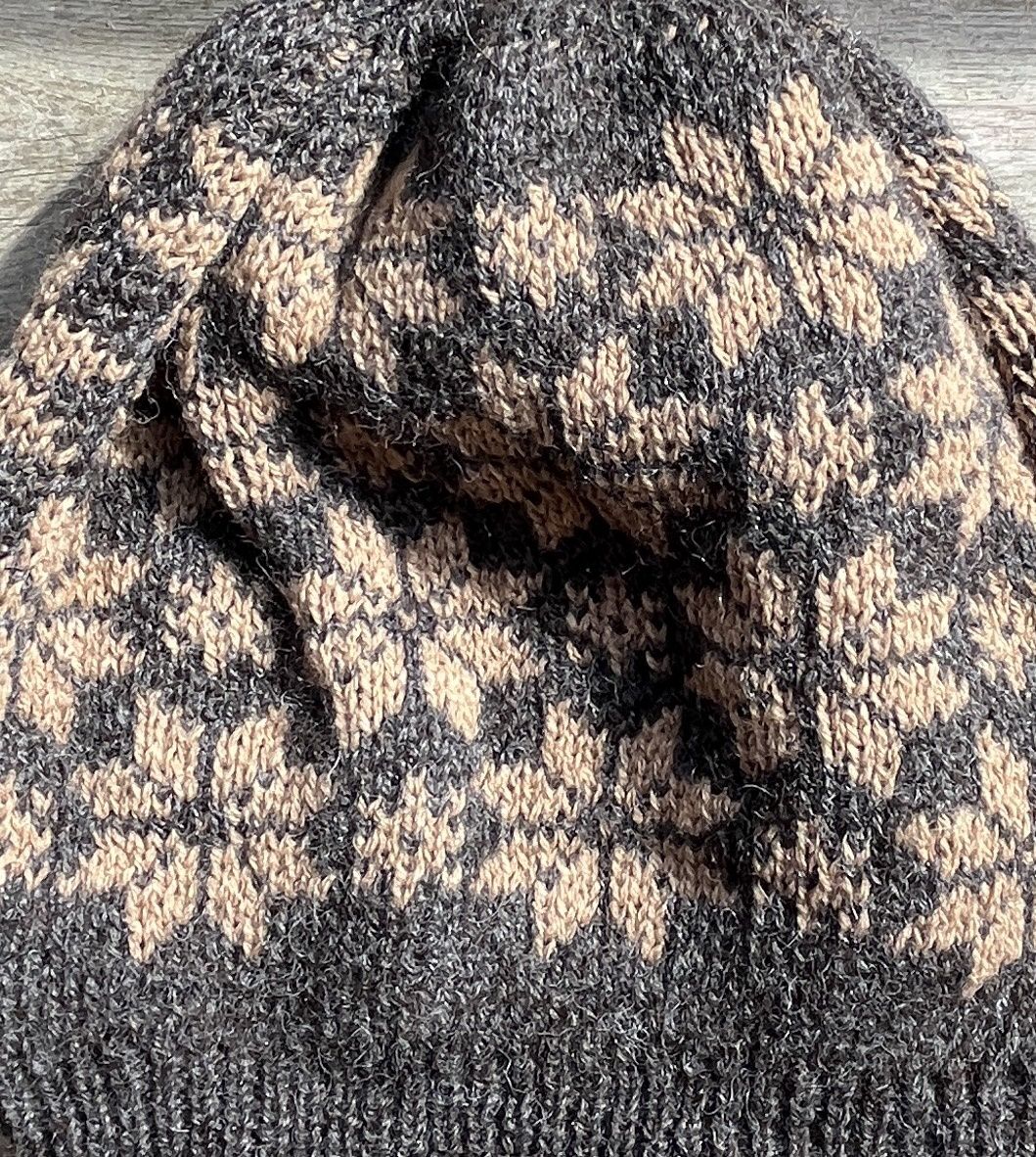 Snowflake slouch Beanie, Color: Charcoal/Fawn