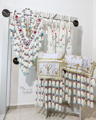Handembroidered Arabian Shami Saddle — 4-Row Wool Tassel / White