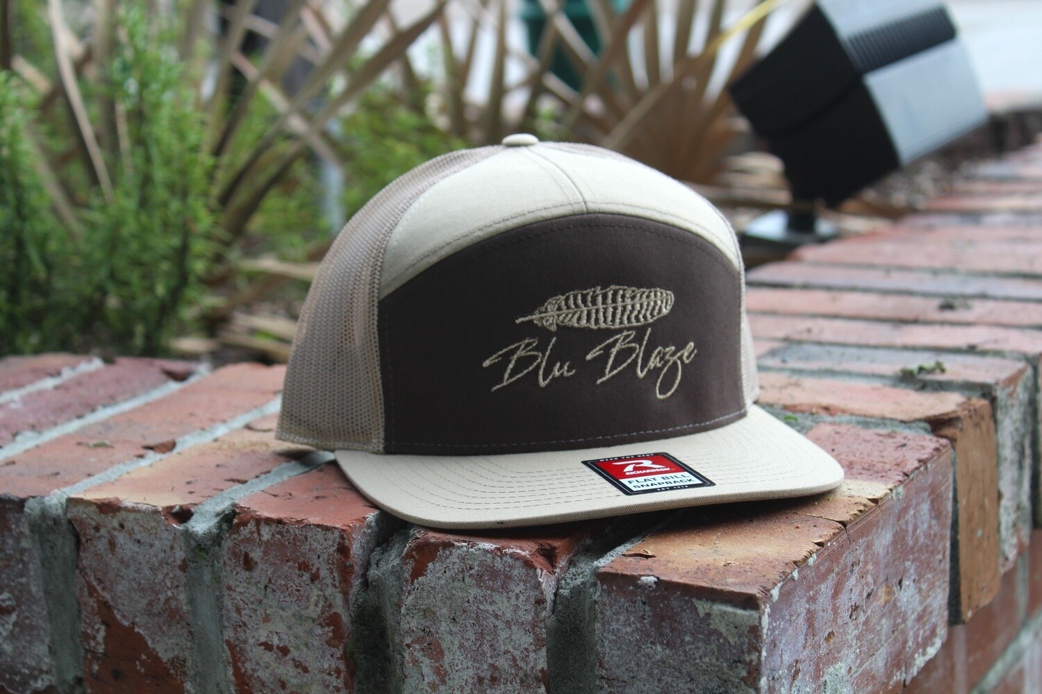 Blu Blaze Feather Flat Bill, Style: Heath