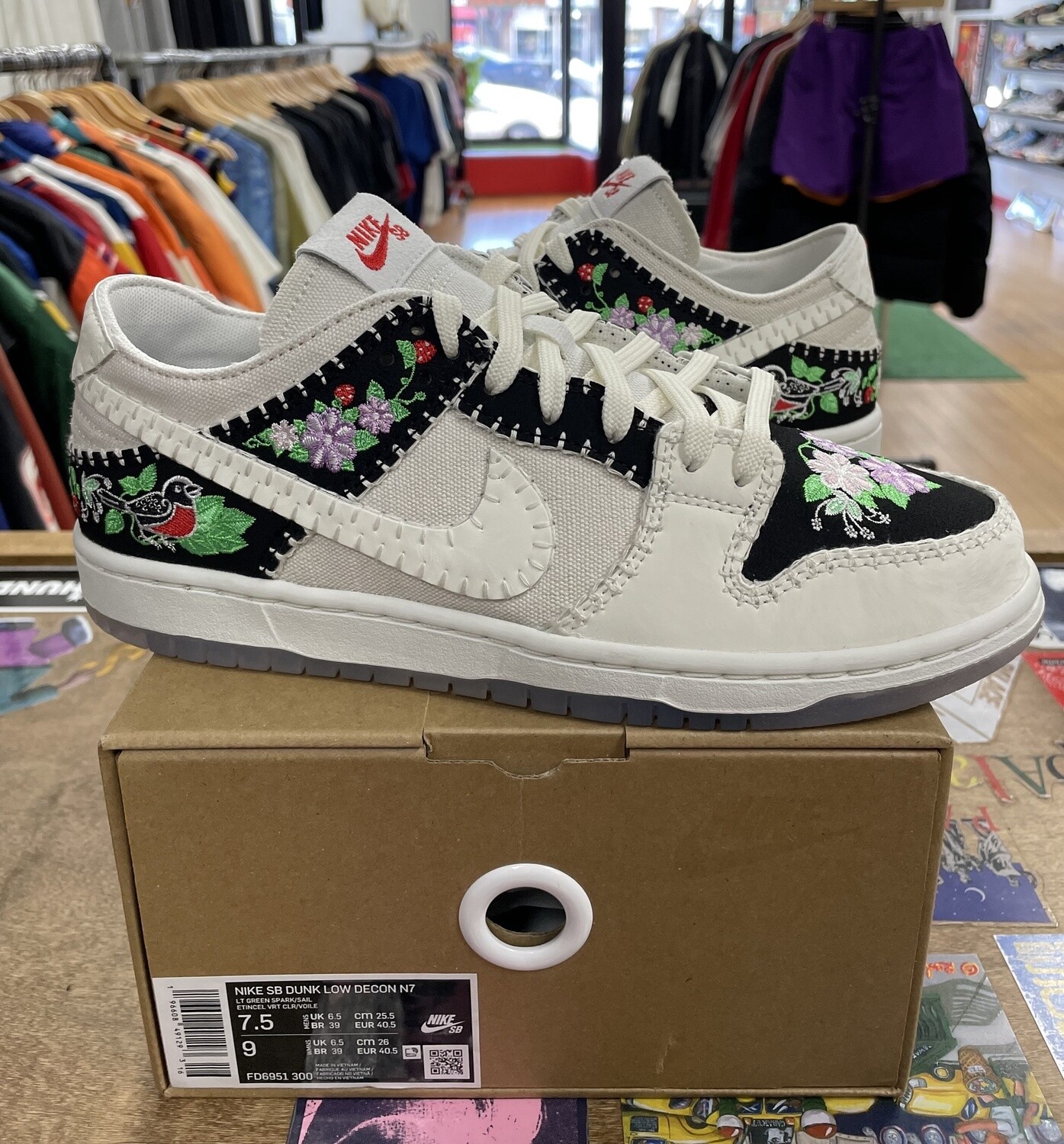 DS Nike SB Dunk Low Decon Black Sail Size 7.5