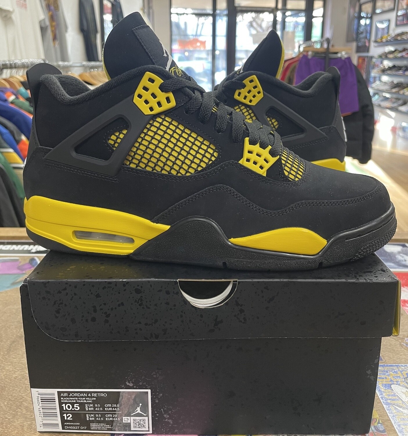 DS Jordan 4 Thunder (2023) Size 10.5