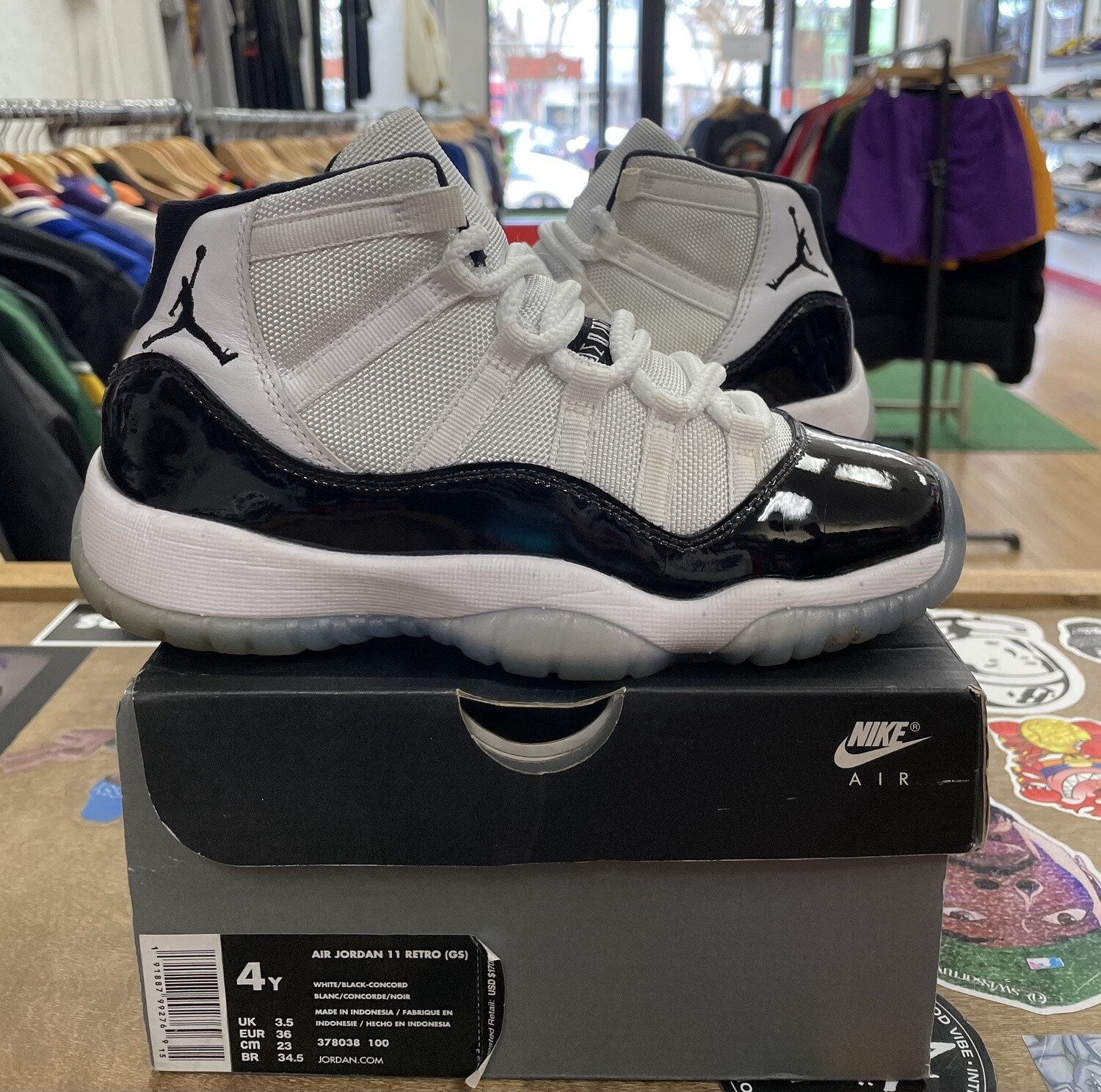 Pre Owned Jordan 11 Concords Size 4Y