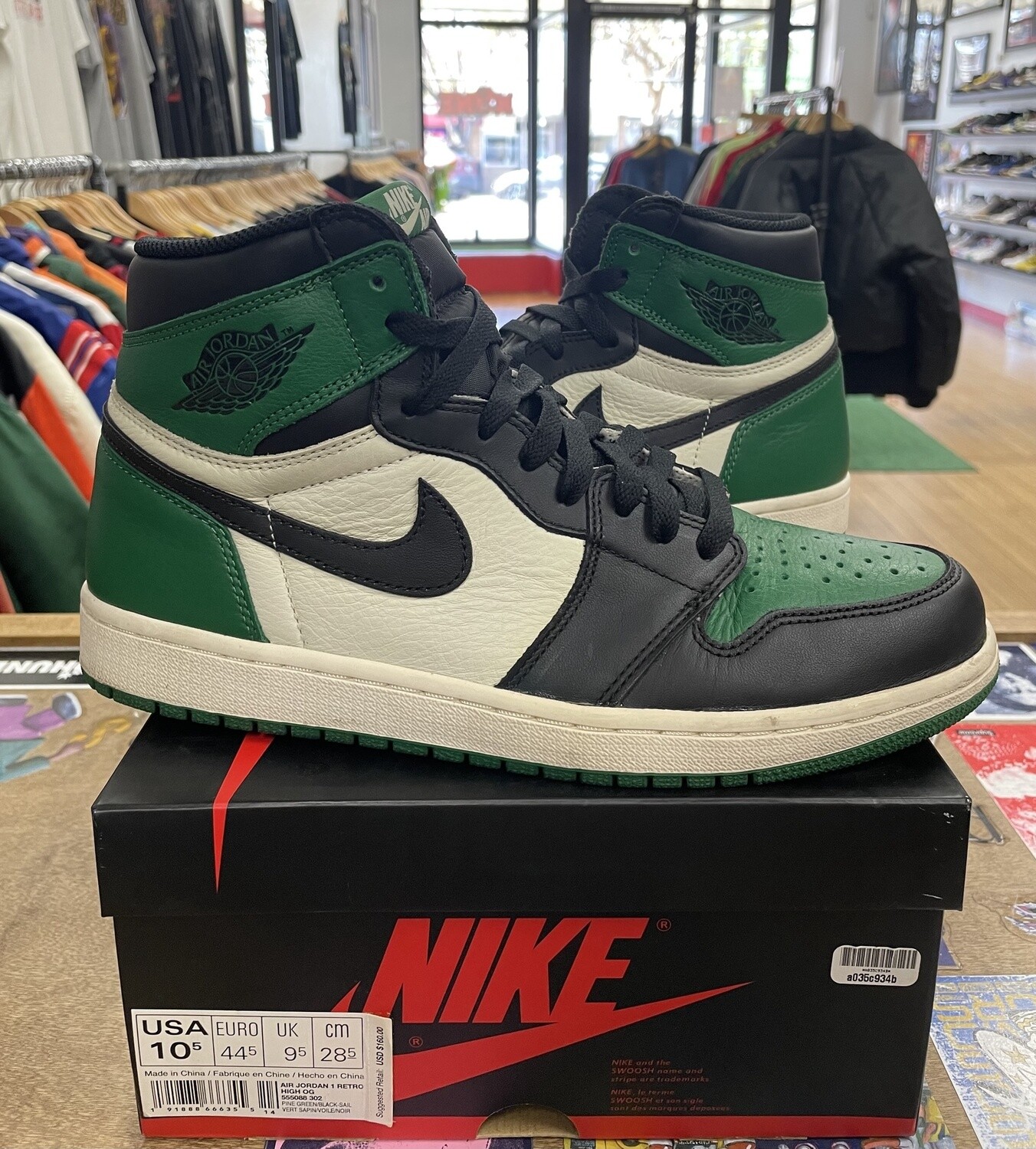 Pre Owned Jordan 1 Pine Green Size 10.5