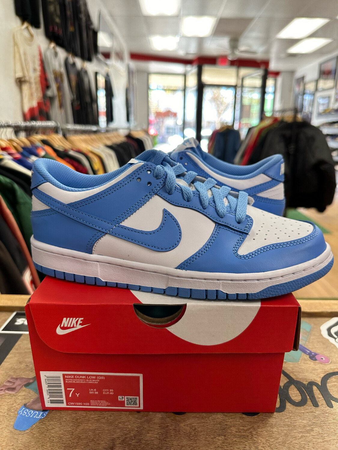 DS Nike Dunk UNC Size 7y