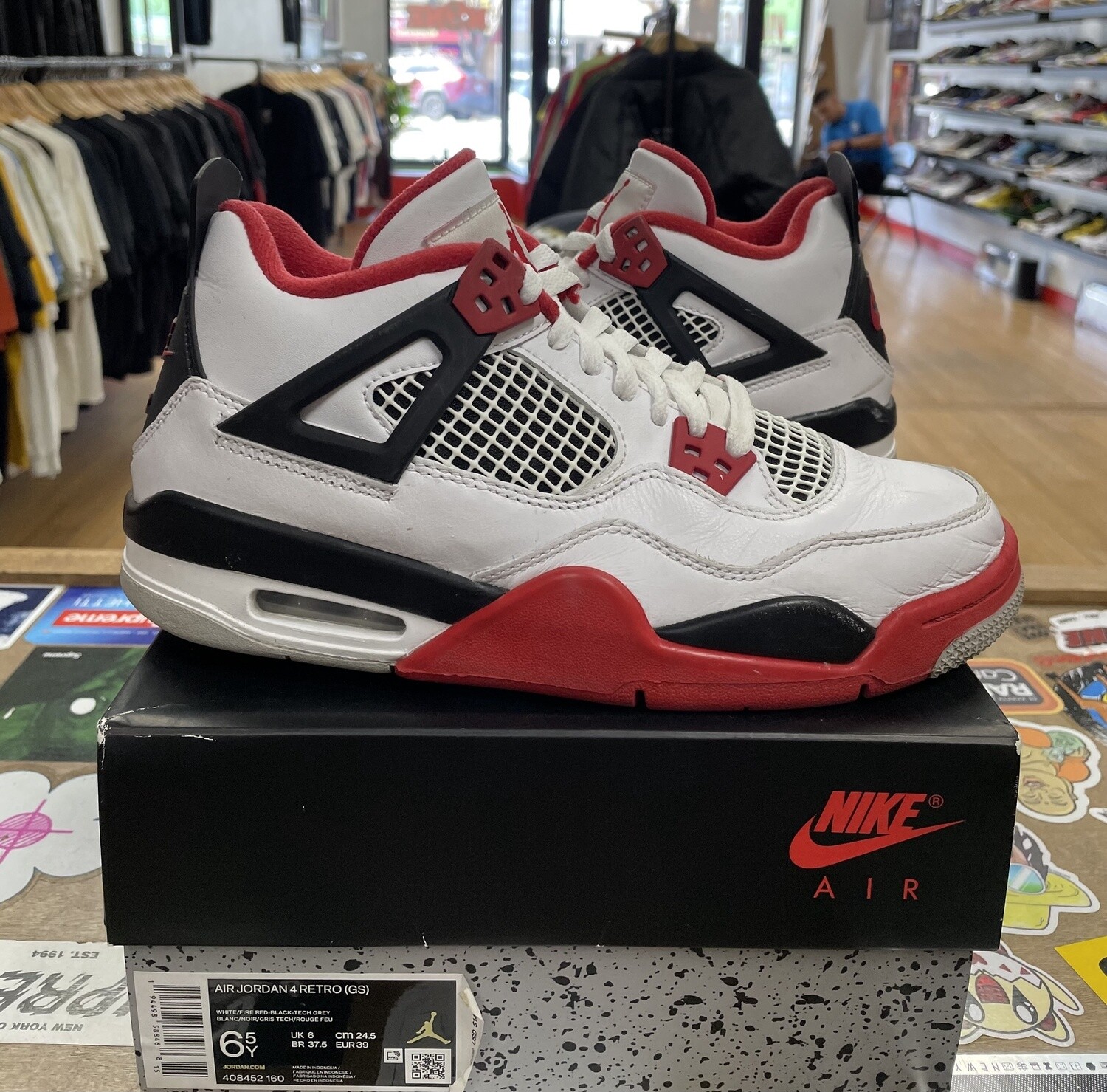 Pre Owned Jordan 4 Fire Red (2020) 6.5Y