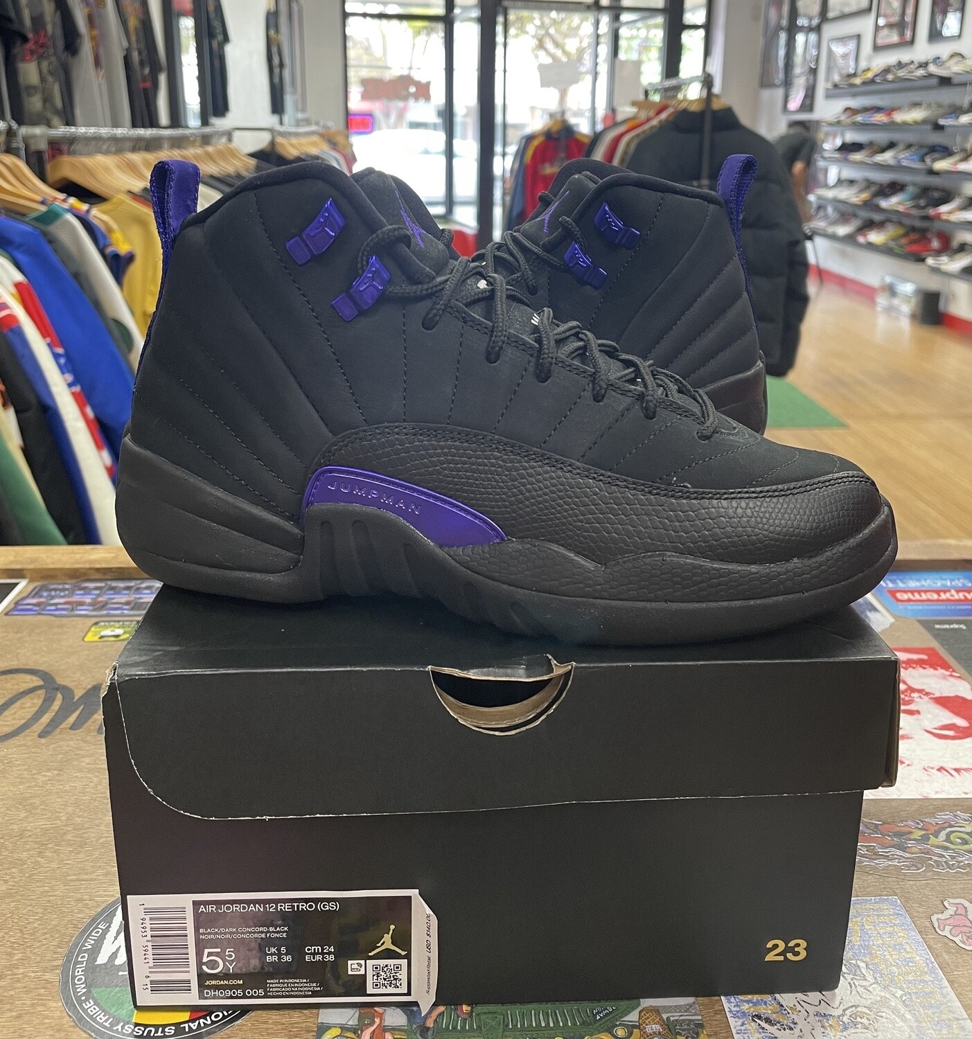 Pre Owned Jordan 12 Retro Black Dark Concord (GS) Size 5.5Y