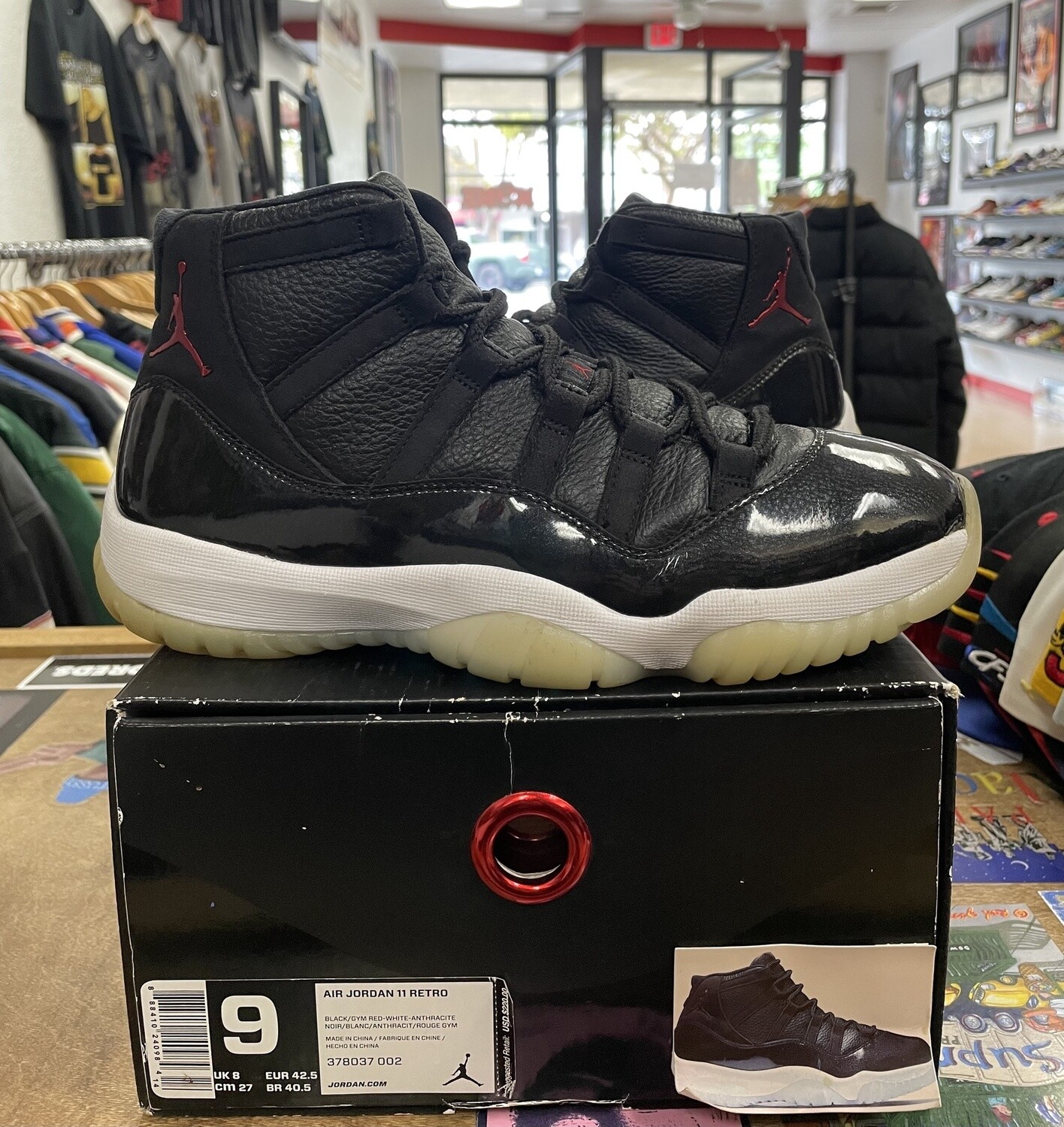 Pre Owned Jordan 11 Retro 72-10 Size 9
