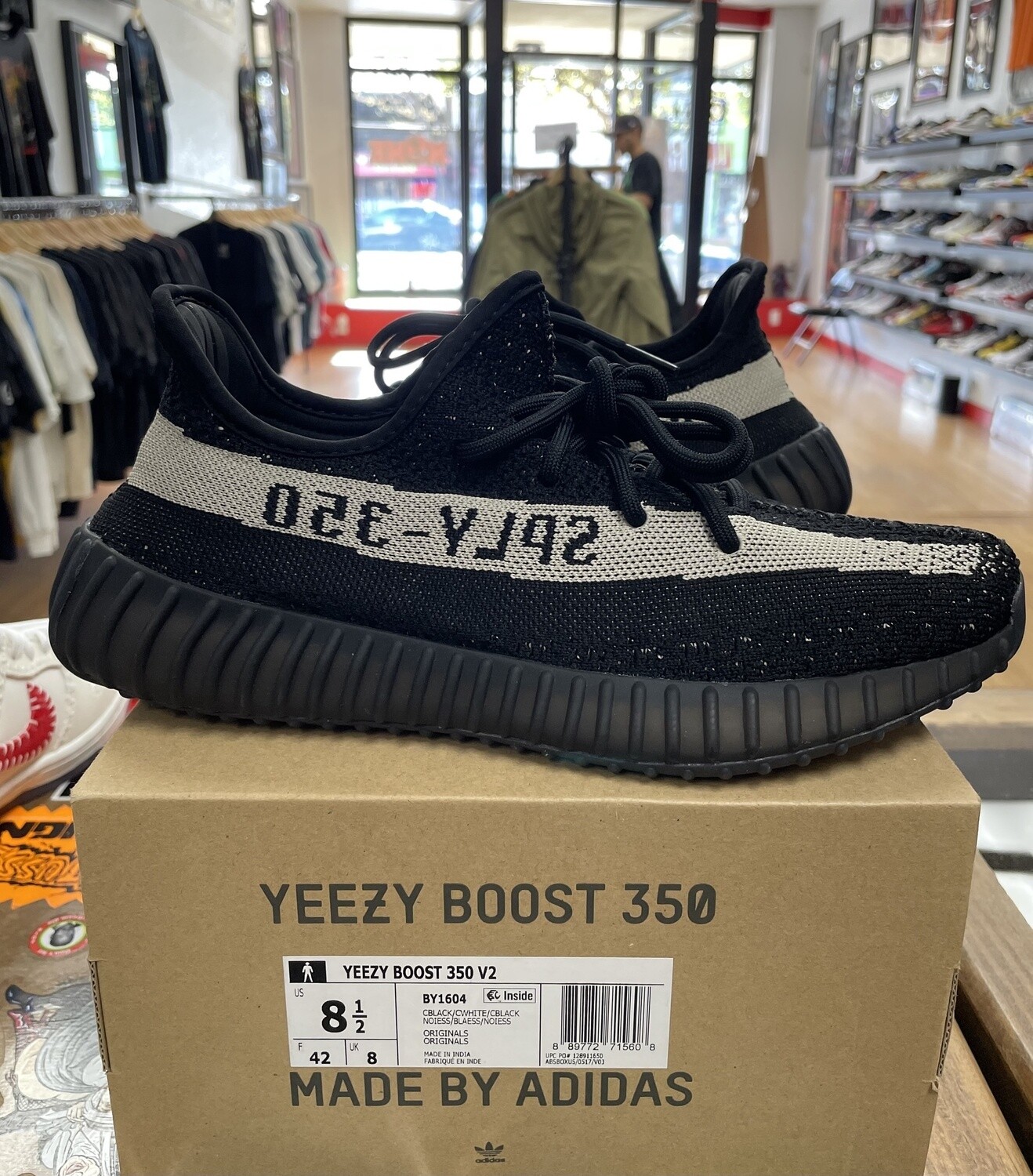 Pre Owned Adidas Yeezy Boost 350 V2 Core Black White Size 8.5