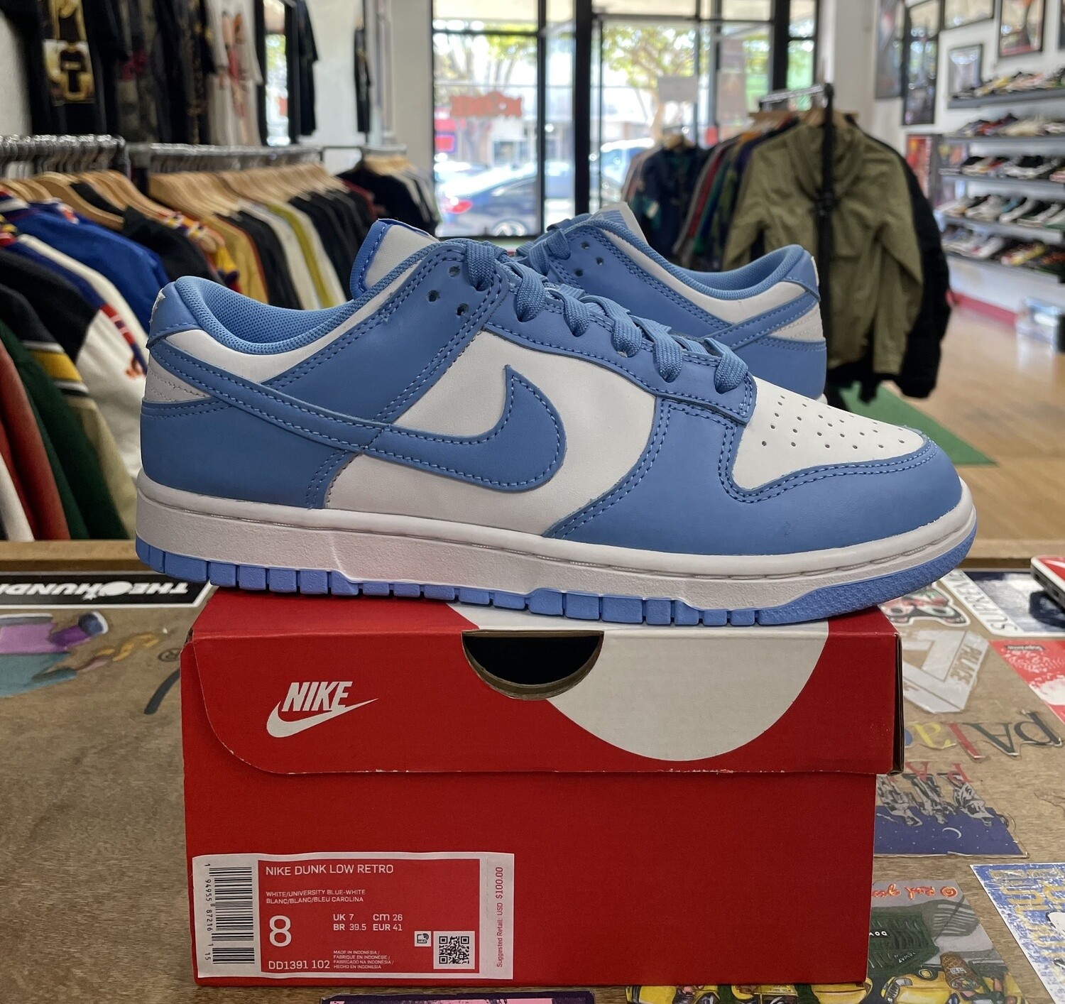 DS Nike Dunk Low UNC (2021) Size 8