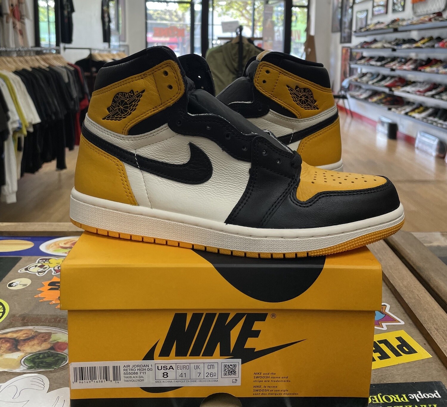 DS Jordan 1 Retro High OG  Taxi Size 8
