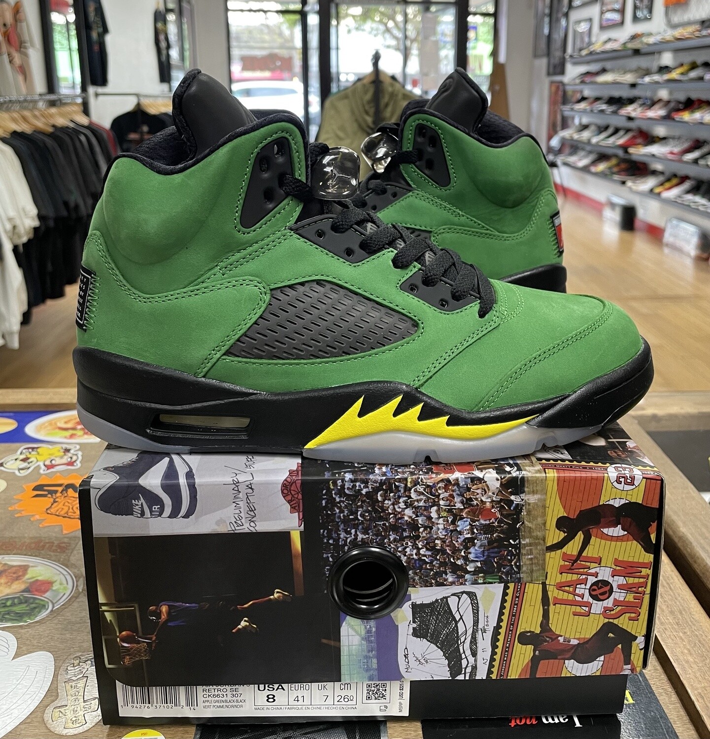 DS Jordan 5 Retro SE Oregon Size 8