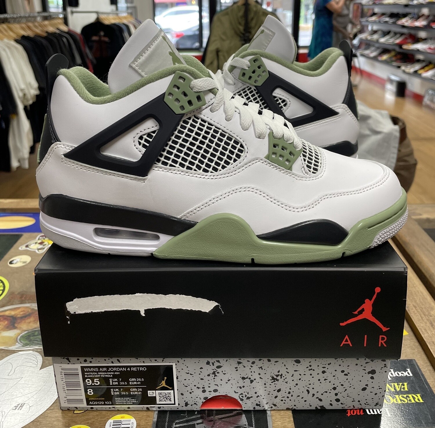 DS Jordan 4 Retro Seafoam Size 9.5W