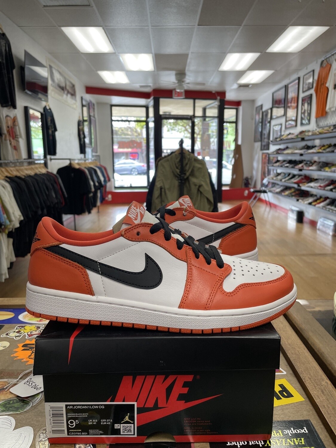 DS Jordan 1 Low Starfish Size 9.5
