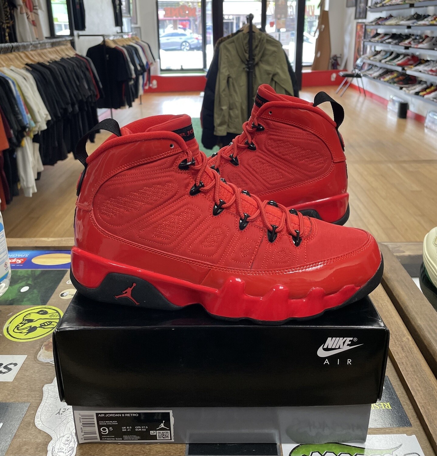DS Jordan 9 Retro Chile Red Size 9.5