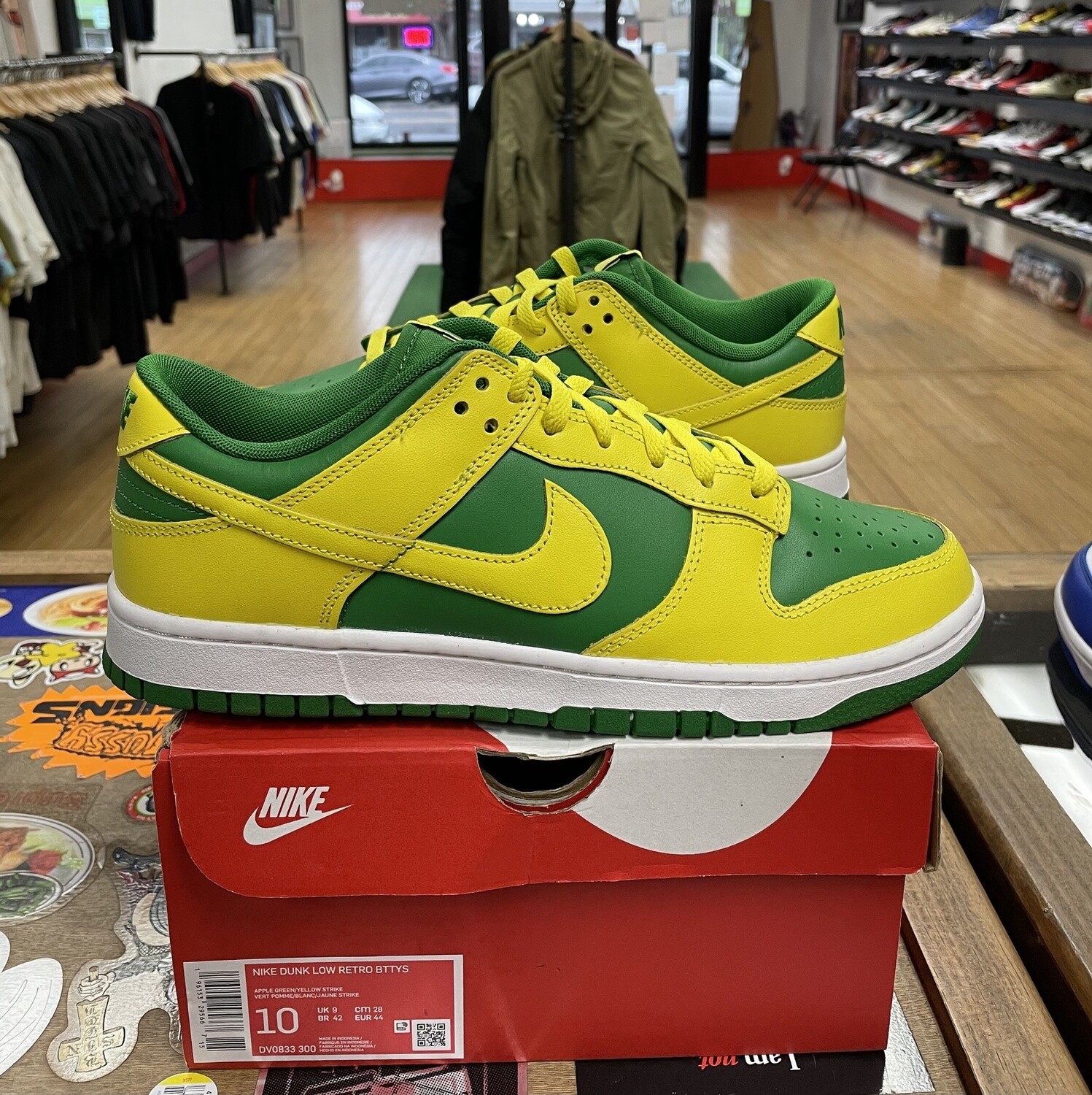 DS Nike Dunk Low Retro Reverse Brazil Size 10