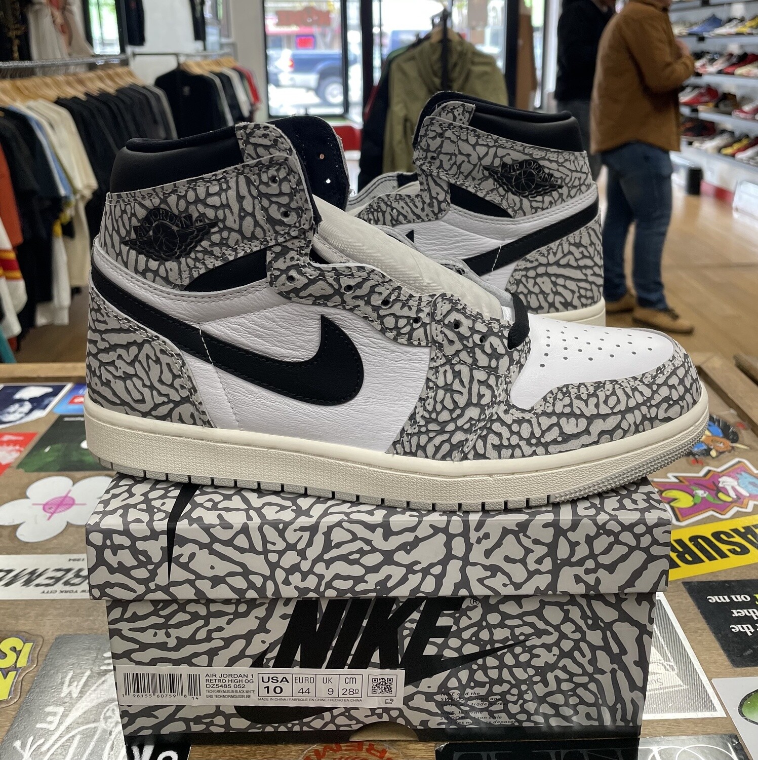 DS Jordan 1 Retro High OG White Cement Size 10