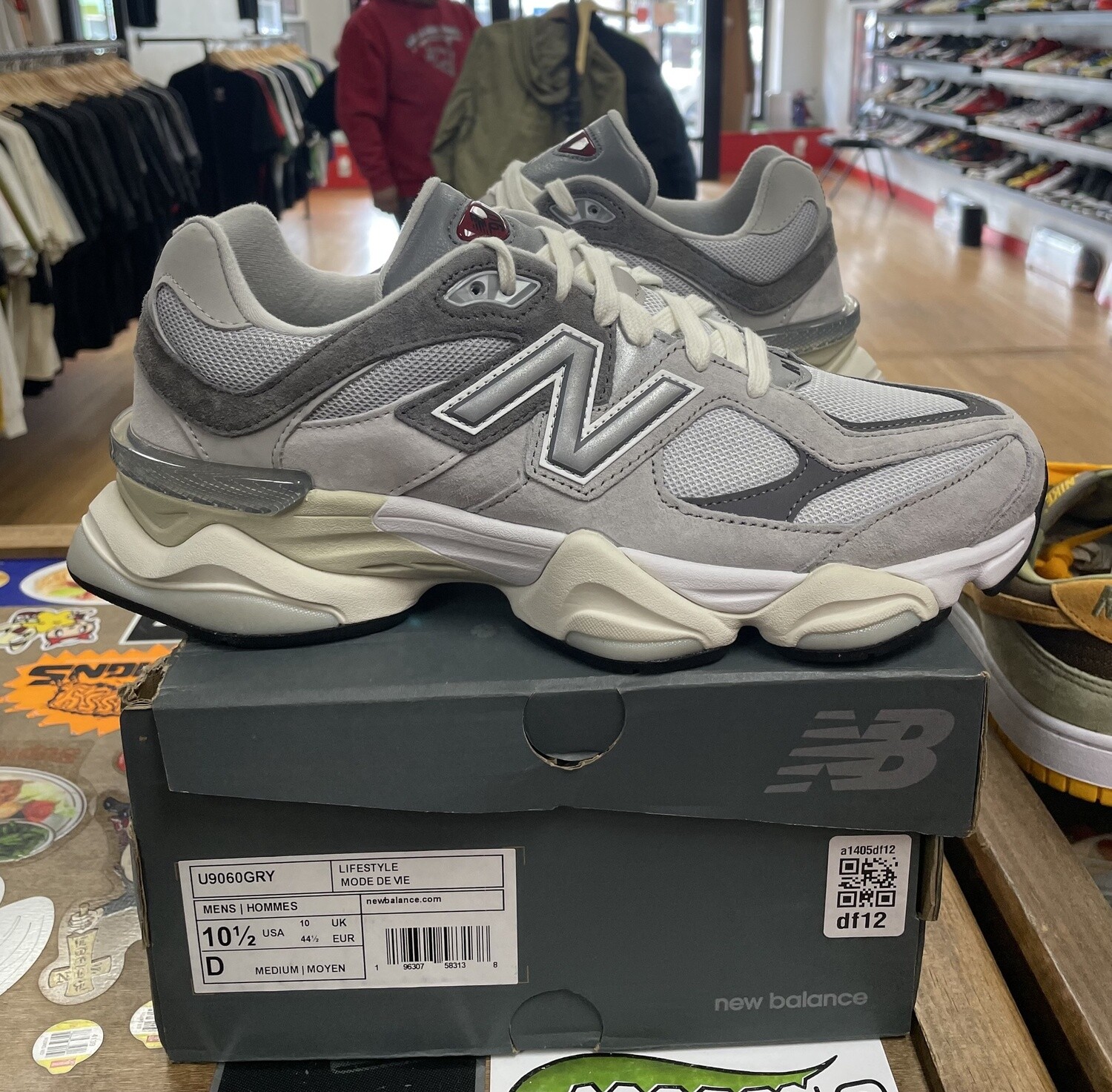 DS New Balance 9060 Rain Cloud Grey Size 10.5