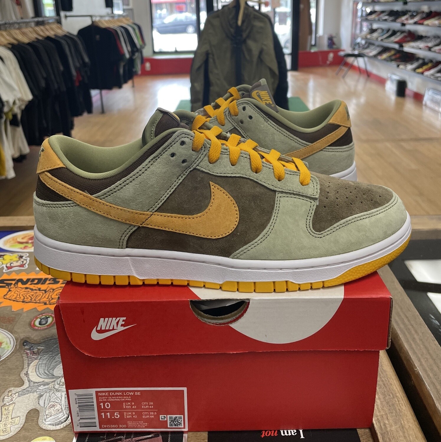 DS Nike Dunk Low Dusty Olive Size 10