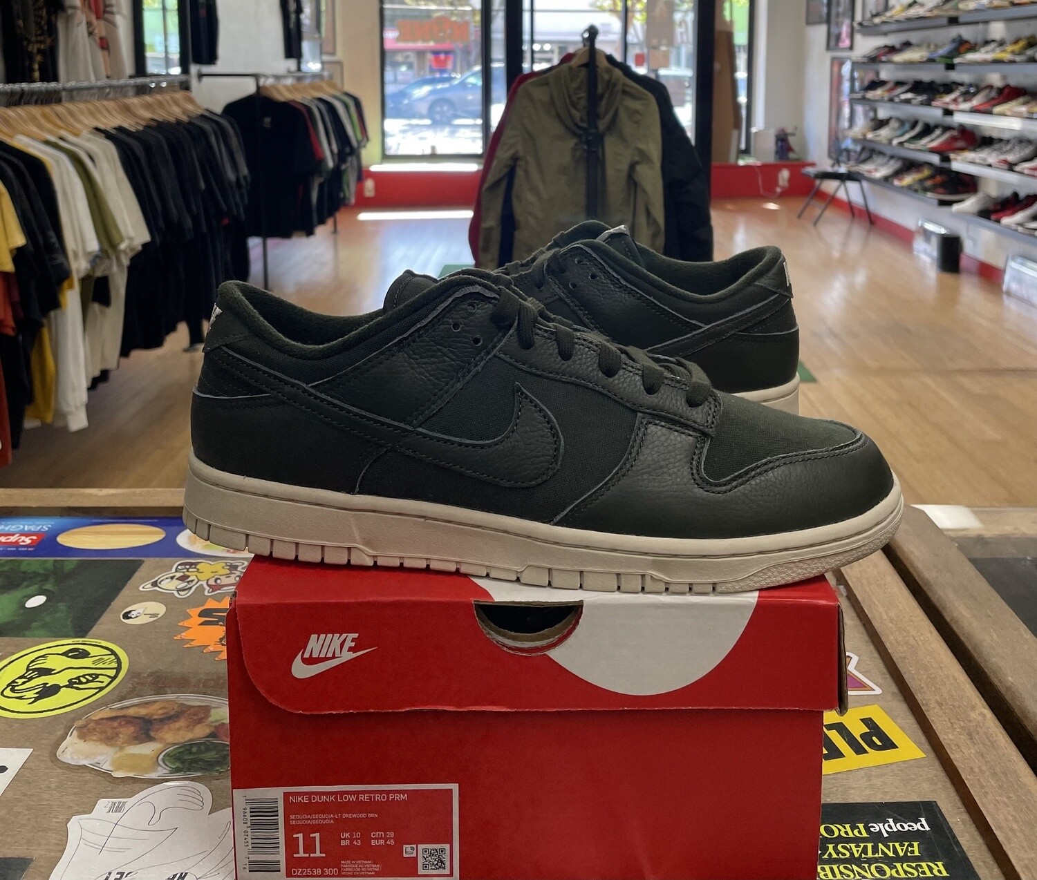 DS Nike Dunk Low Retro PRM Sequioa Size 11