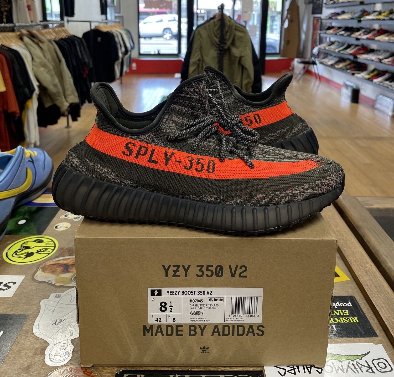 DS adidas Yeezy Boost 350 V2 Carbon Beluga Size 8.5