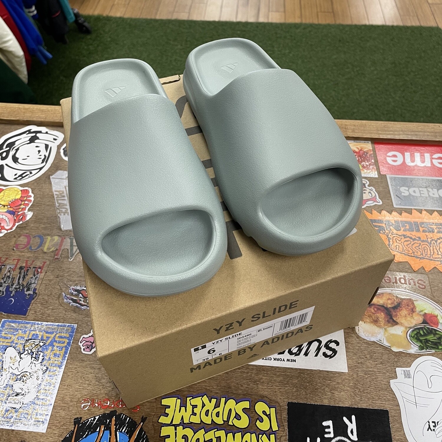 DS adidas Yeezy Slide Salt Size 6