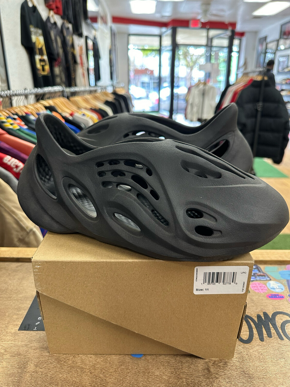 Pre-Owned Yeezy Foam RNNR Onyx Size 11