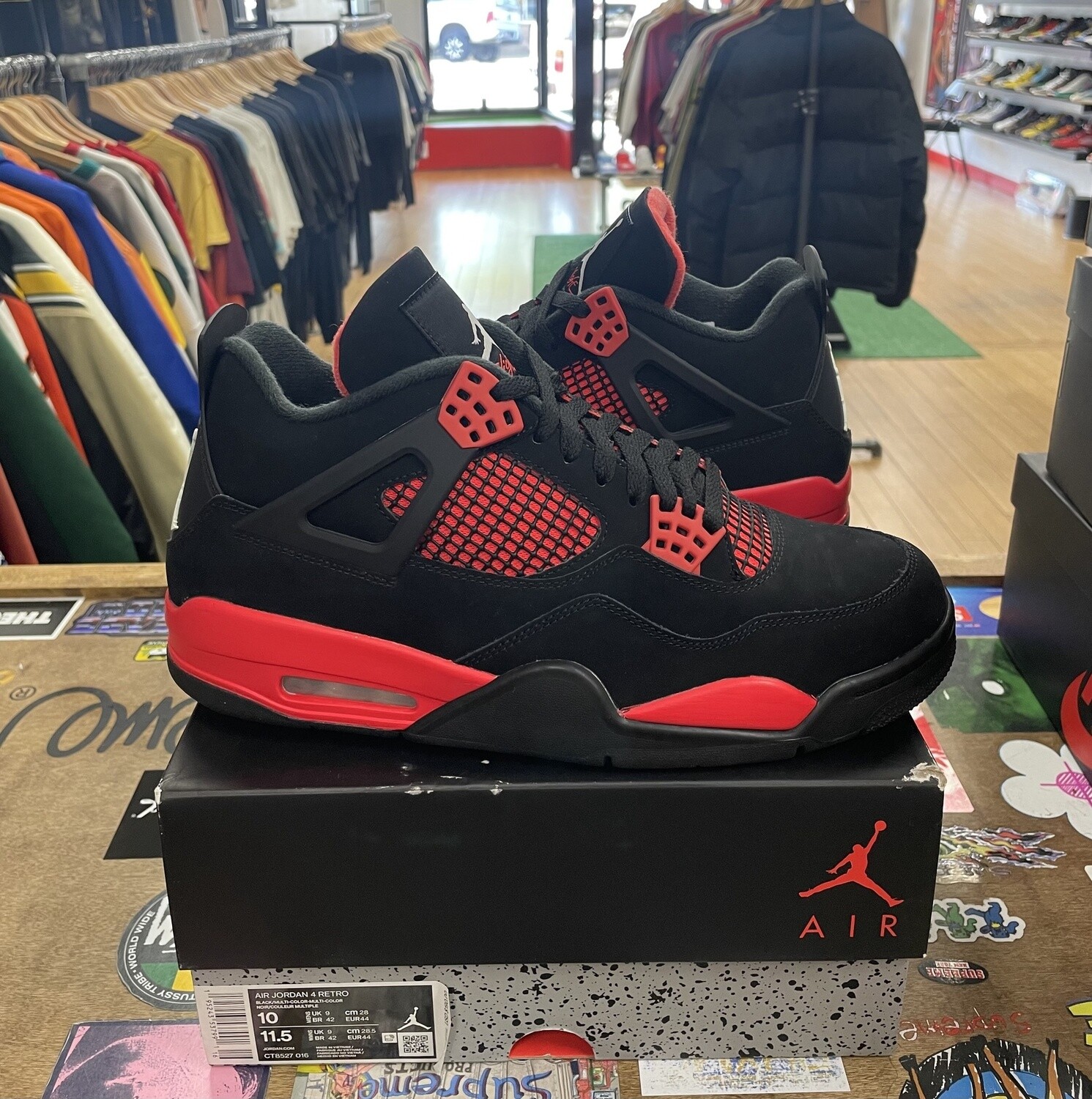 DS Jordan 4 Red Thunder Size 10