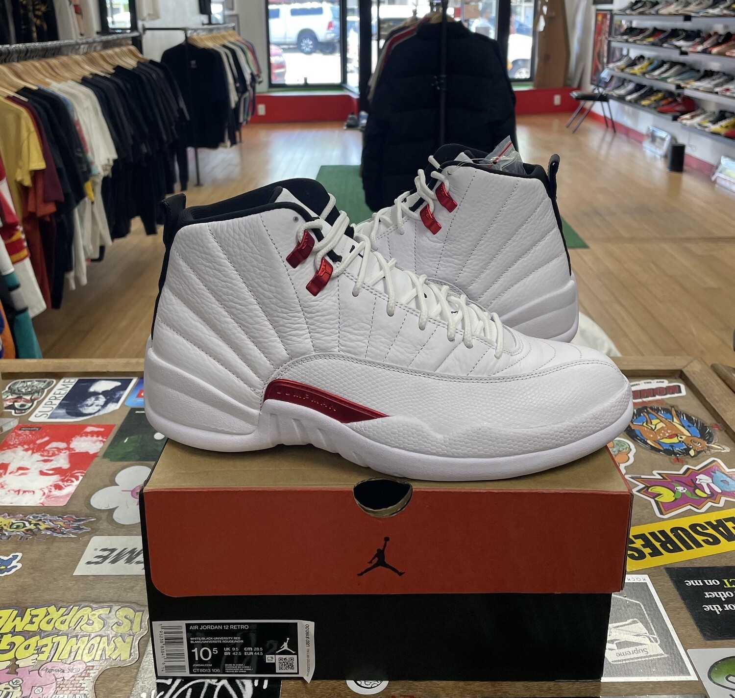 DS Jordan 12 Retro Twist Size 10.5