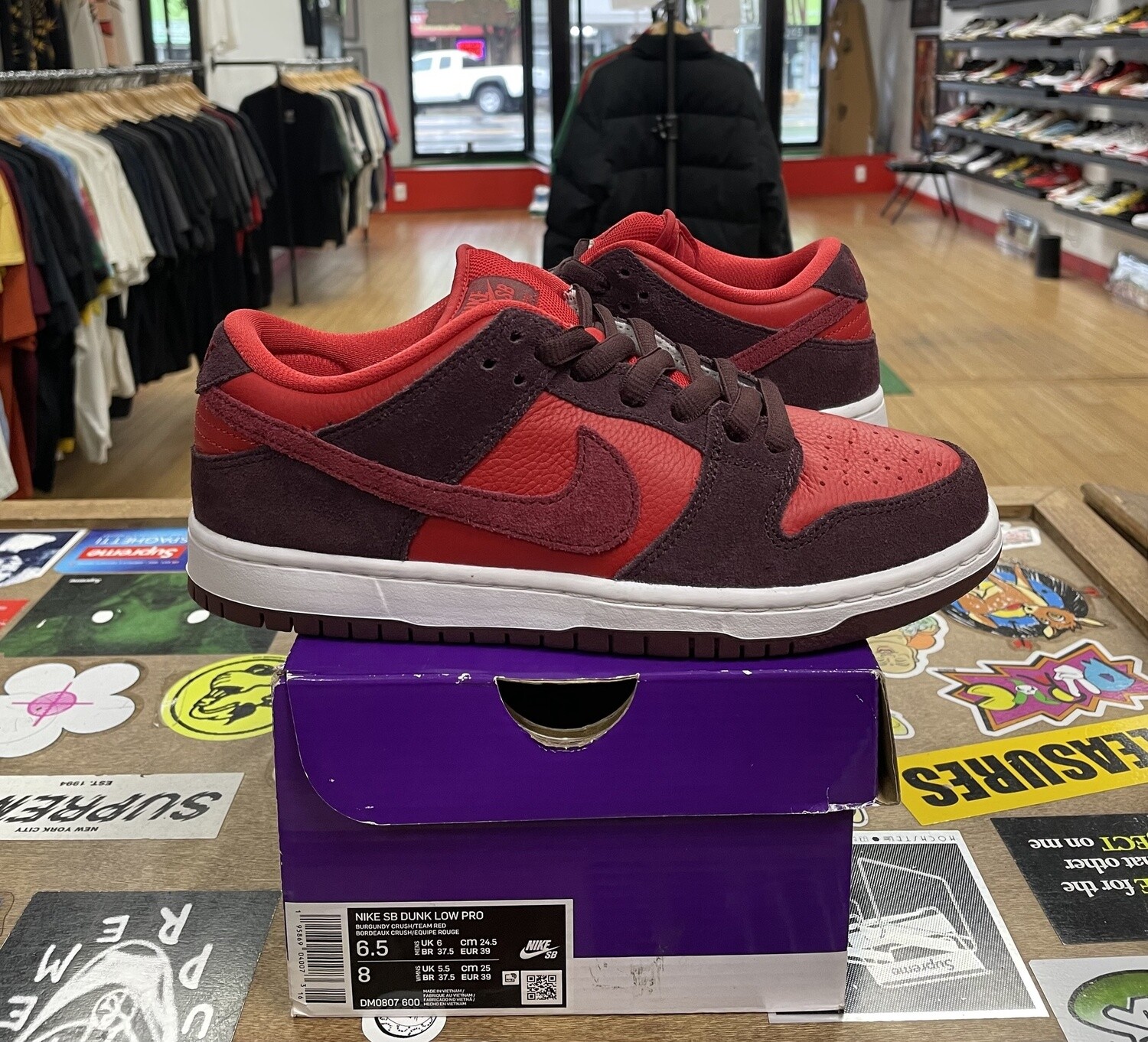 DS Nike SB Dunk Low Cherry Size 6.5