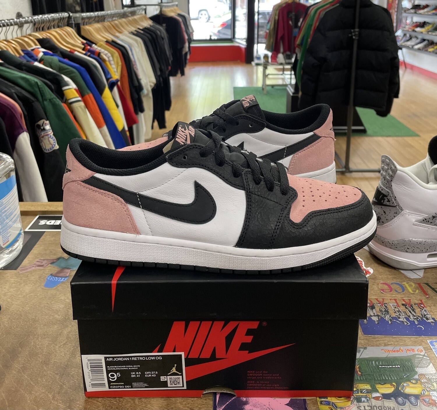 Jordan 1 Bleached Coral Size 9.5 Pre Owned