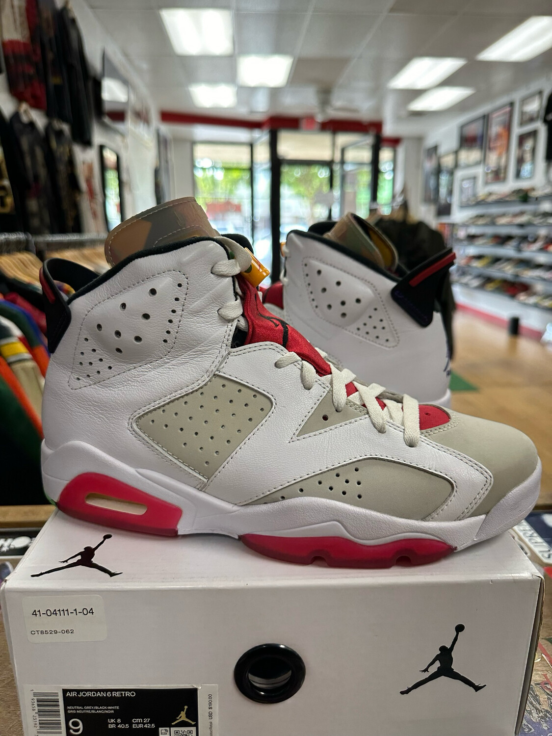 Pre-Owned Jordan 6 Hare Size 9