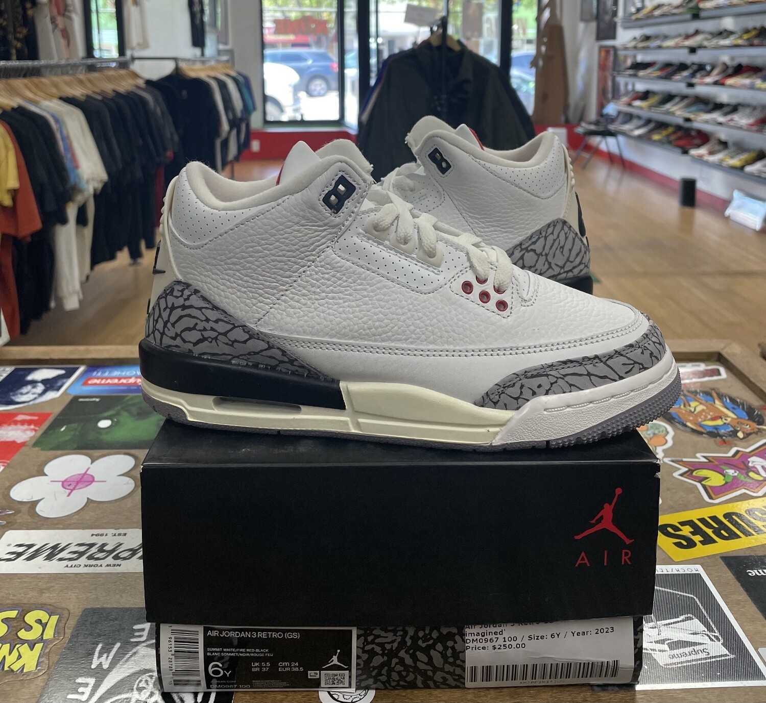 DS Jordan 3 White Cement Reimagined Size 6Y (GS)