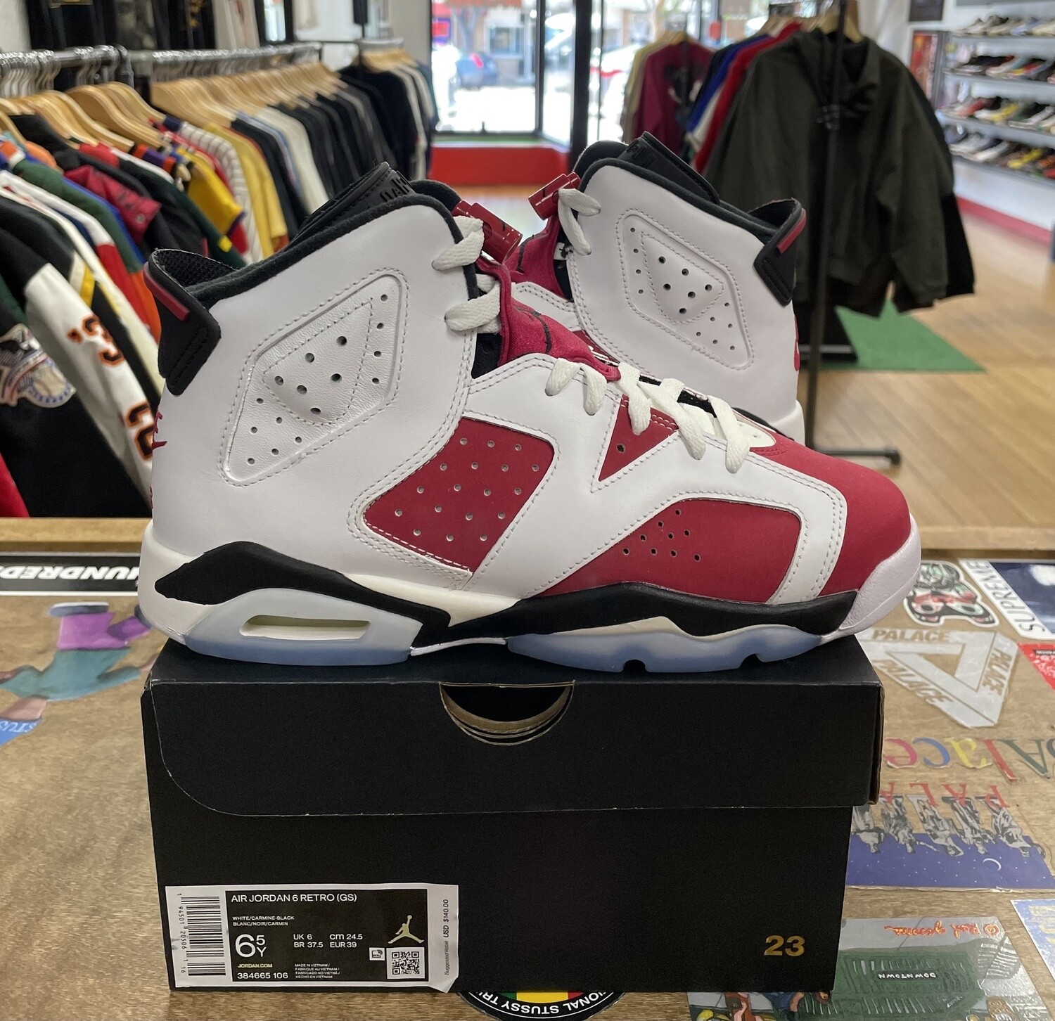 DS Jordan 6  Retro Carmine (2021) Size 6.5Y(GS)