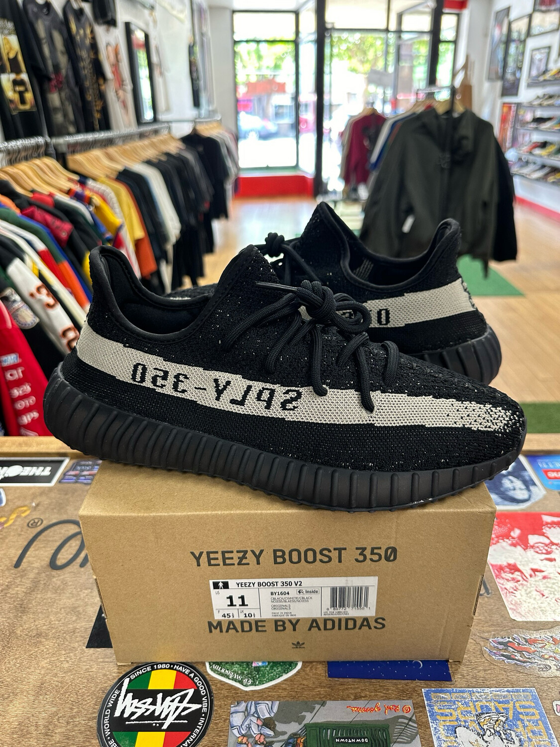 Pre Owned adidas Yeezy Boost 350 V2 Core Black White Size 11