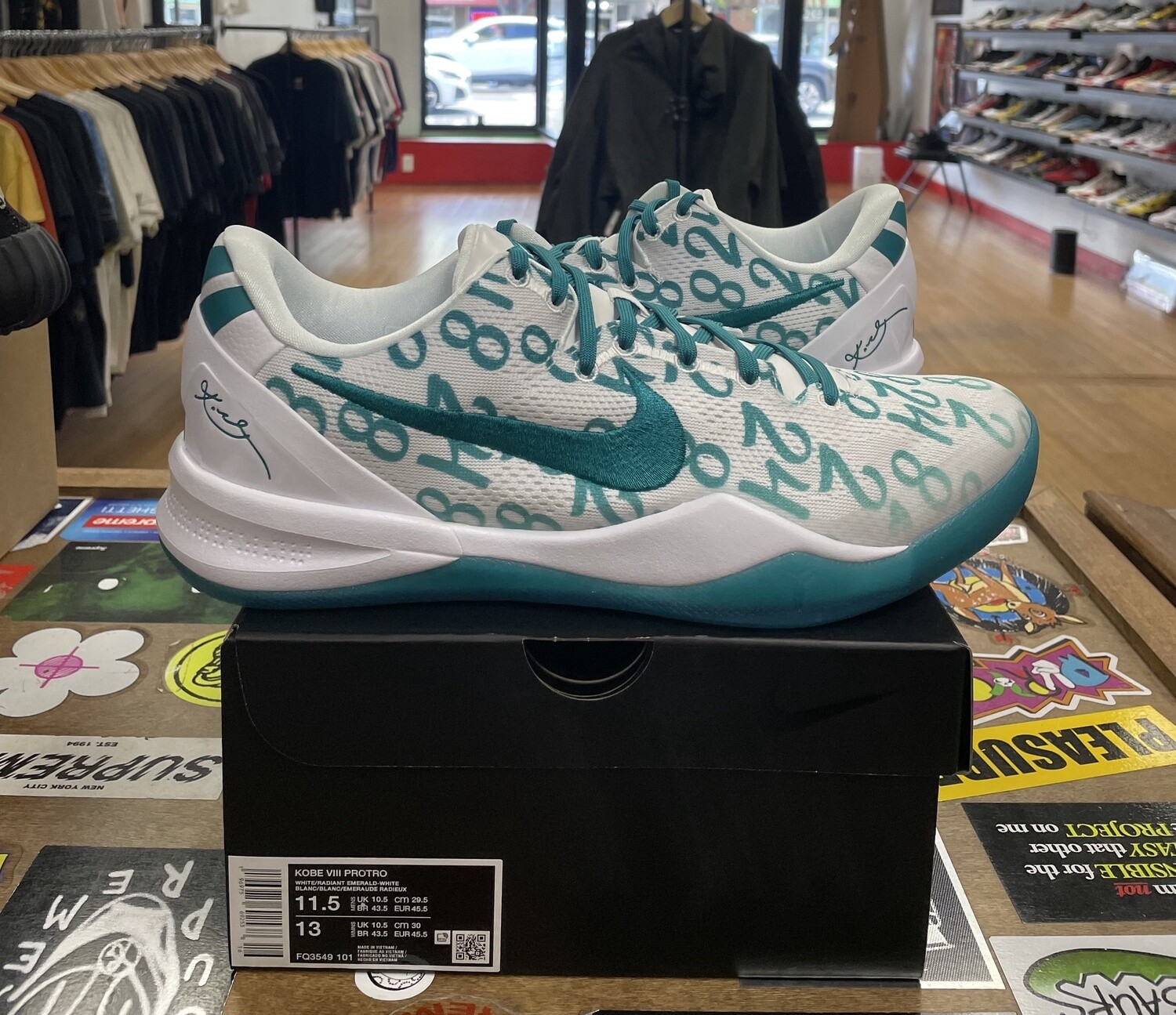 DS Nike Kobe 8 Protro Radiant Emerald Size 11.5