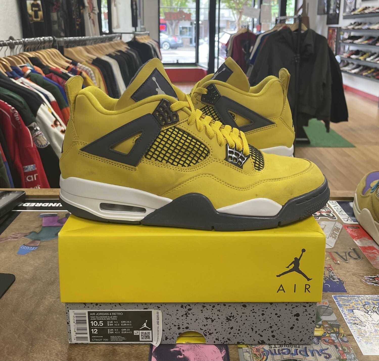 2021 Jordan 4 Lightning Size 10.5 Pre-Owned
