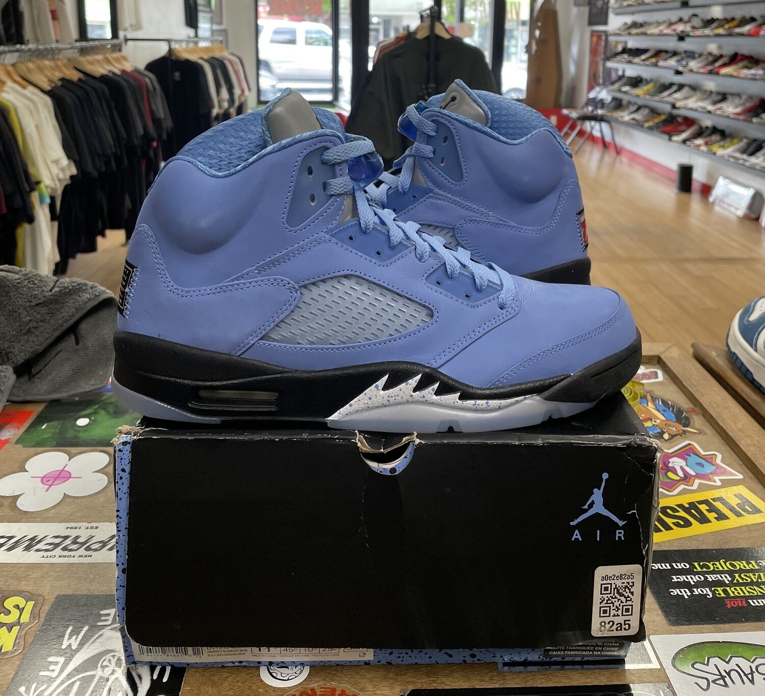 Jordan 5 UNC Blue Size 11.5 Lightly Worn(Damaged Box)