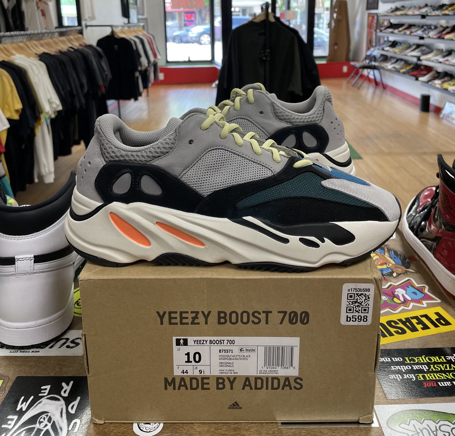 DS adidas Yeezy Boost 700 Wave Runner Size 10