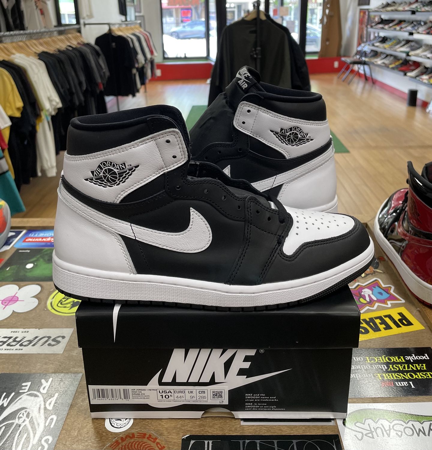 DS Jordan 1 Retro High OG Black White Size 10.5