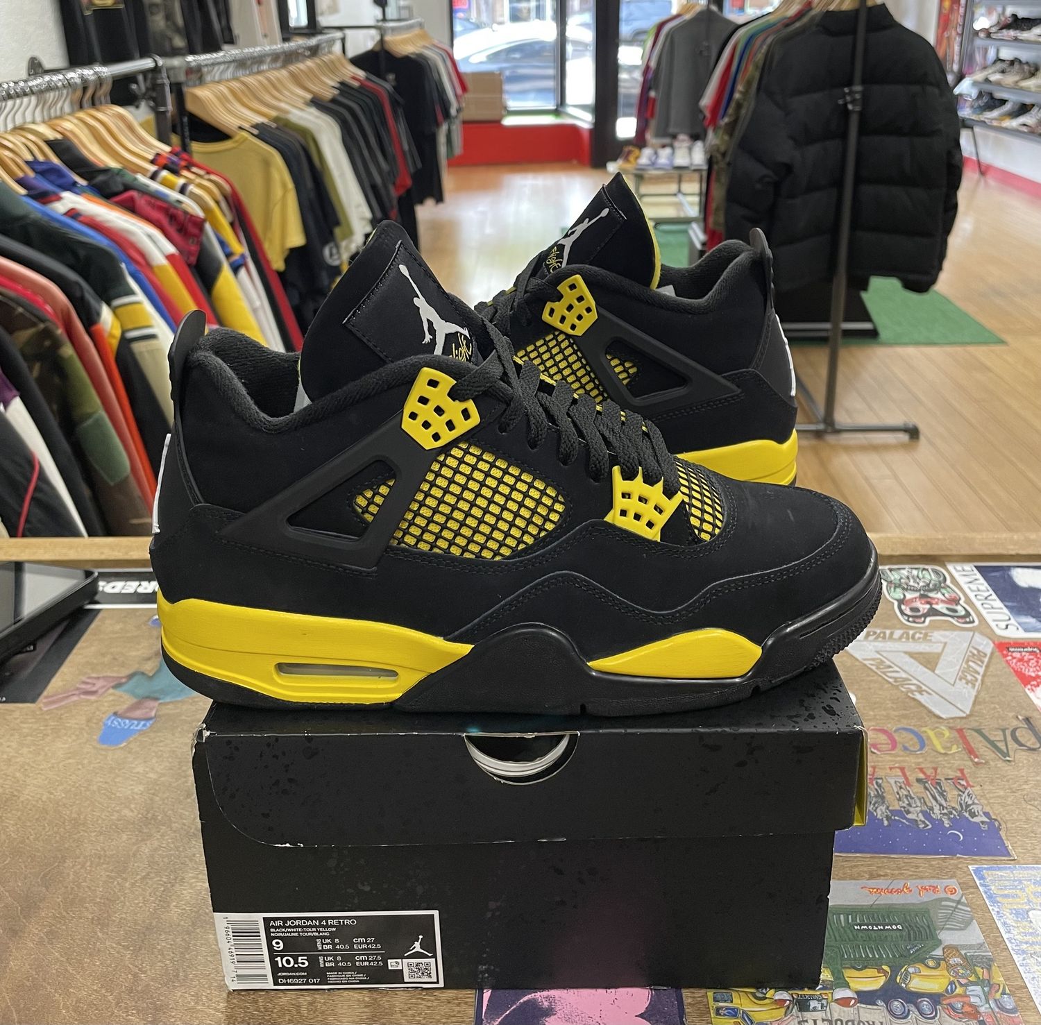 2023 Jordan 4 Thunder Size 9 Lightly Used