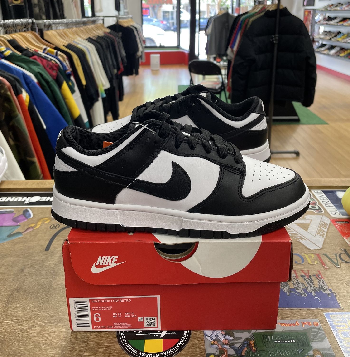 Nike Dunk Low Panda Size 6 Ds