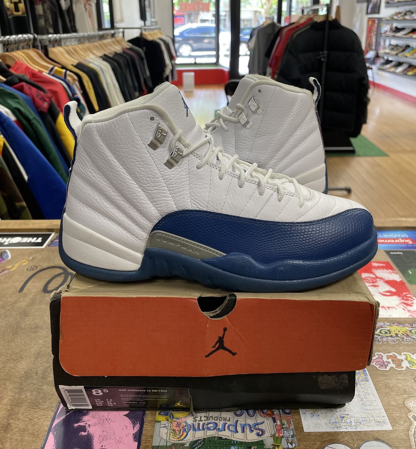 Jordan 12 French Size 8.5 Pre Owned(DAMAGED BOX)