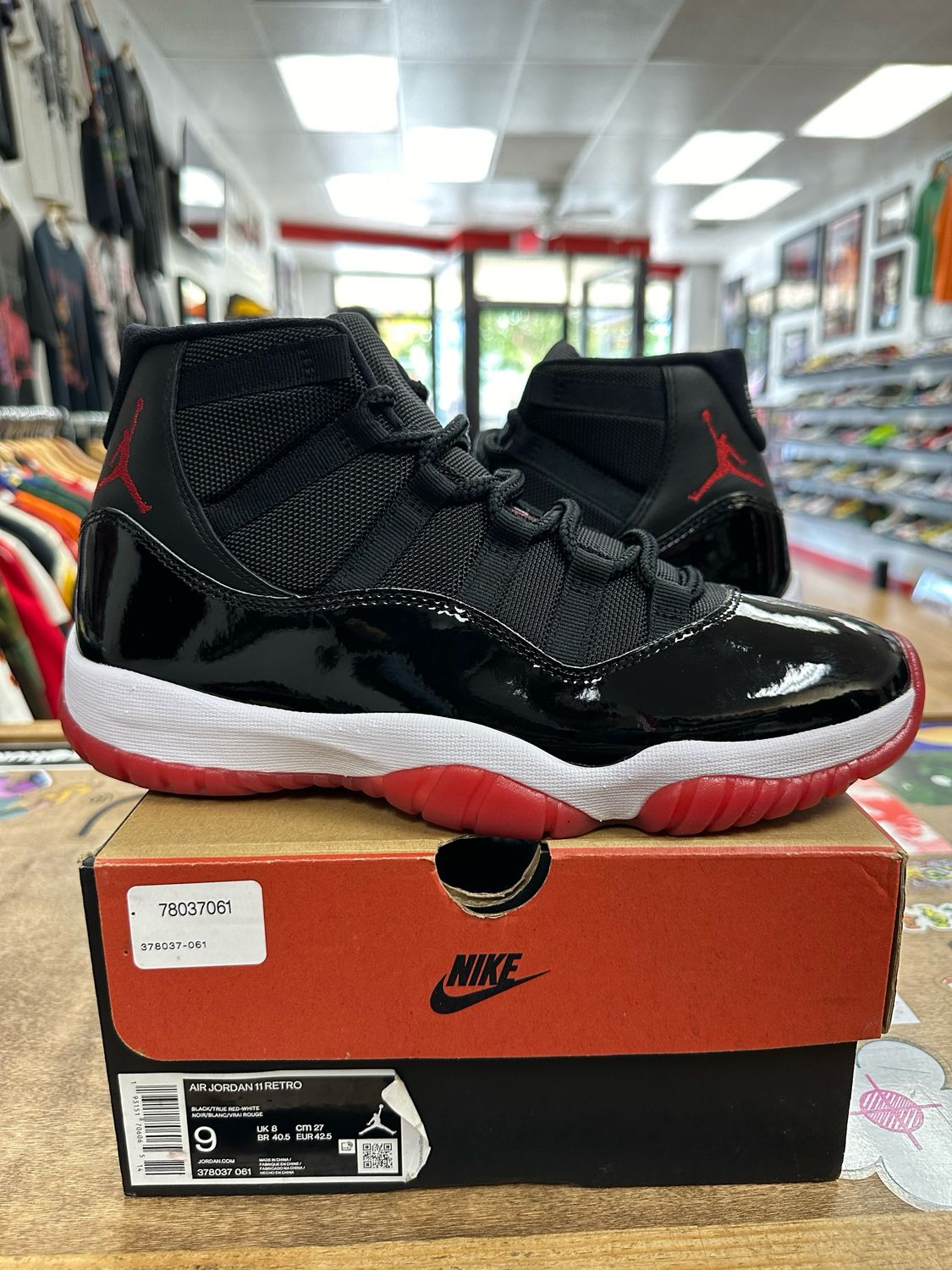 2019 Jordan 11 Bred Size 9 Lightly Worn